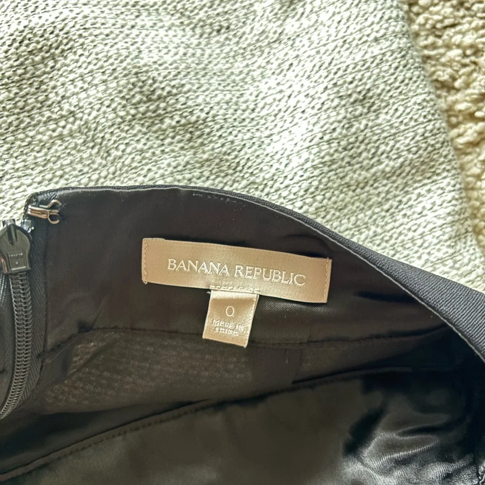 Banana Republic Pencil Skirt - Picture 5 of 5